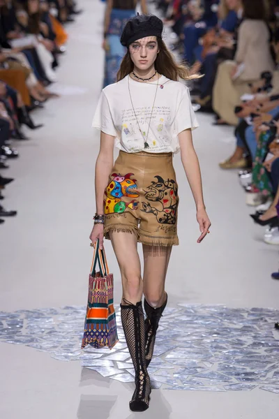 Look 50